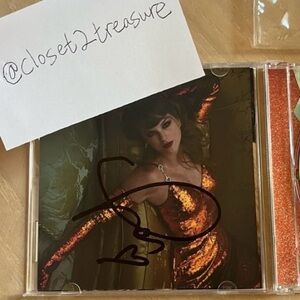TAYLOR SWIFT *AUTOGRAPHED* The Life of a Showgirl CD + Hand Signed Photo #2
